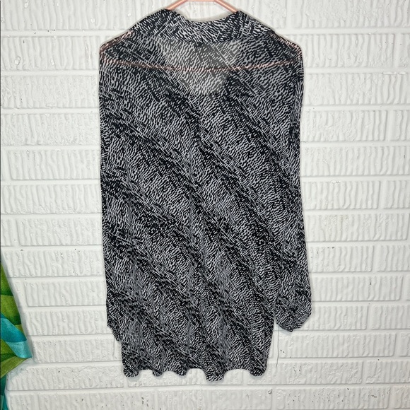 French Laundry Black and White Patterned Mesh Blouse - Picture 2 of 3